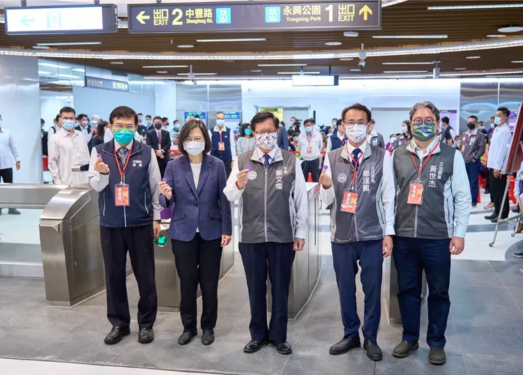 鄭運鵬表示，中央地方合作加速桃園交通大轉型，再搭配首都圈1200通勤月票方案，將可完整串連北北基桃的生活圈和產業圈。鄭運鵬競辦提供