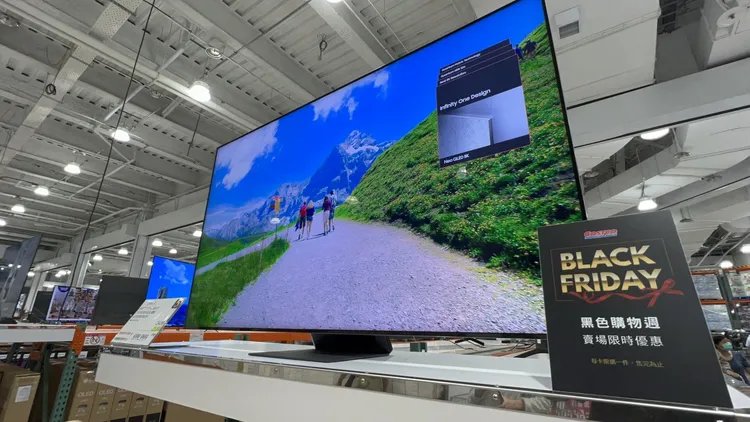 三星大尺寸電視折扣後價格對民眾而言也相當具有吸引力。侯昌騰攝