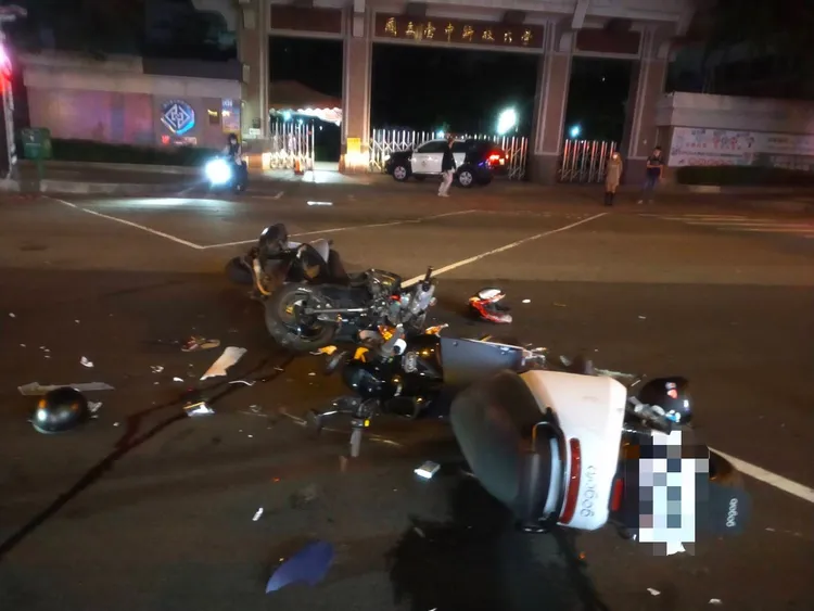 車禍地點位在台中科技大學校門口前。讀者提供
