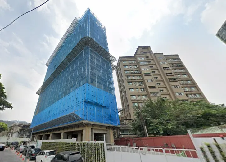 木柵道南橋旁也有「明臣勸」預售案。翻攝google map