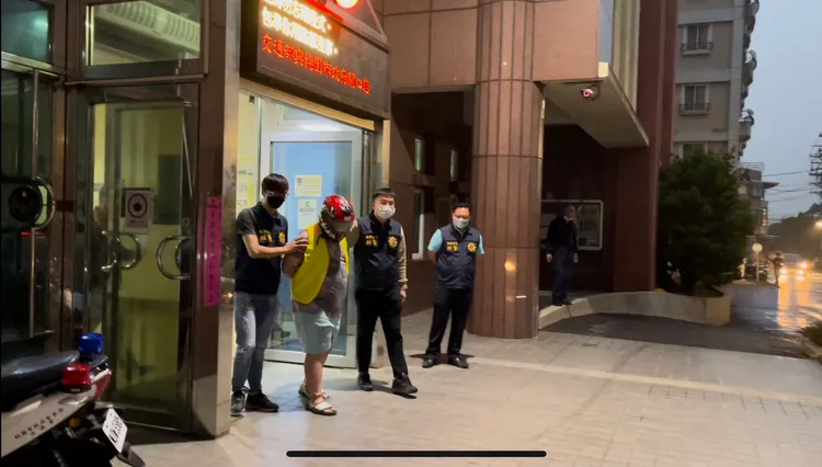 警方移送李男。警方提供