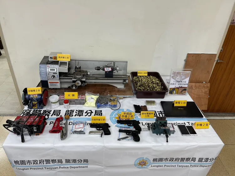 警方查扣男子違法槍枝及零組件。警方提供