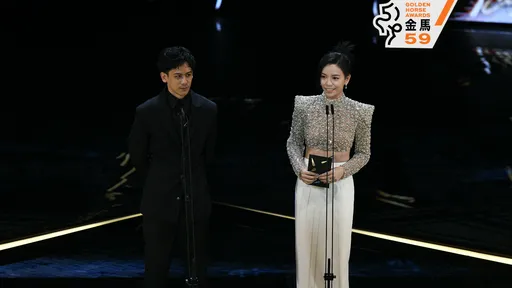 金馬獎|李淳頒獎硬撕手卡喊「管他的」 一看得獎名單樂開懷