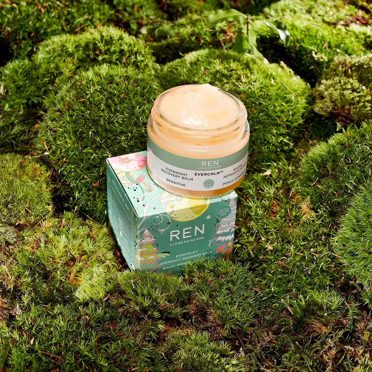 REN水嫩舒緩全能修護晚霜，50ml／1800元。品牌提供