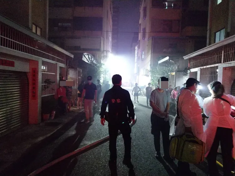 火勢迅速撲滅，所幸屋主一家4口安全逃生。讀者提供