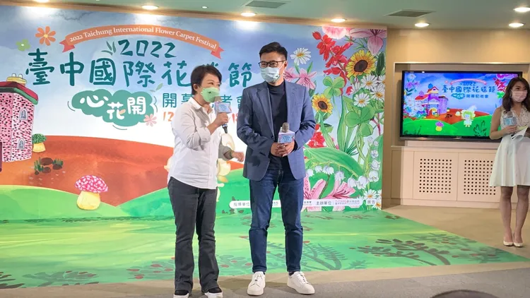 台中市長盧秀燕特別感謝立委江啟臣協助向農委會爭取今年花毯節舉辦土地。曾雪蒨攝