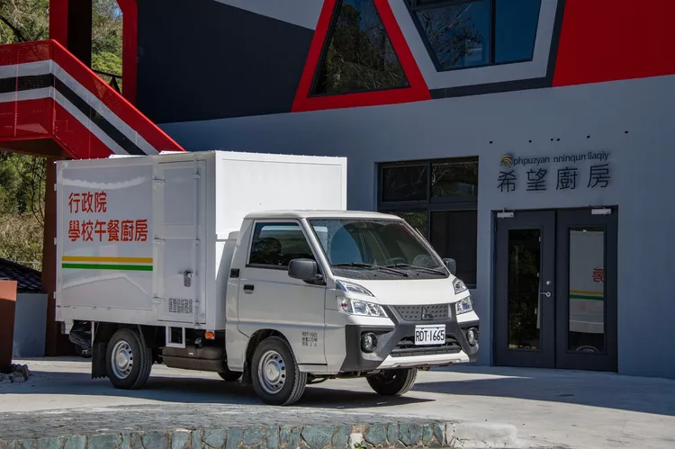 中華三菱響應行政院偏鄉學校中央廚房計畫，將由225台得利卡串起偏鄉小學的運送網路。業者提供
