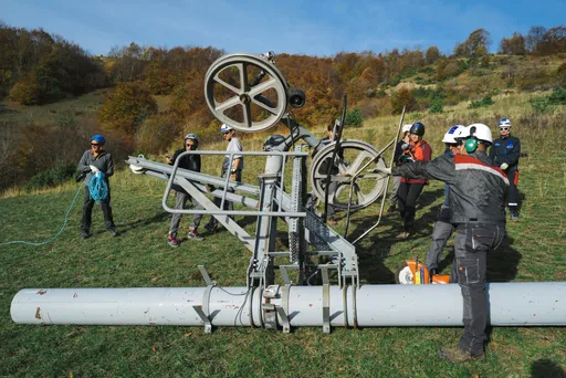 苦等15年沒積雪 阿爾卑斯山小鎮滑雪纜車走入歷史