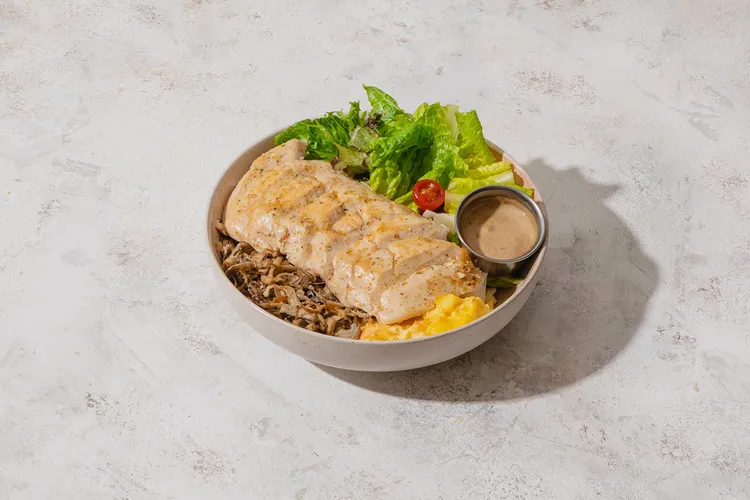 雙11雙人經典套餐：低碳舒肥嫩雞奶油花椰飯。業者提供