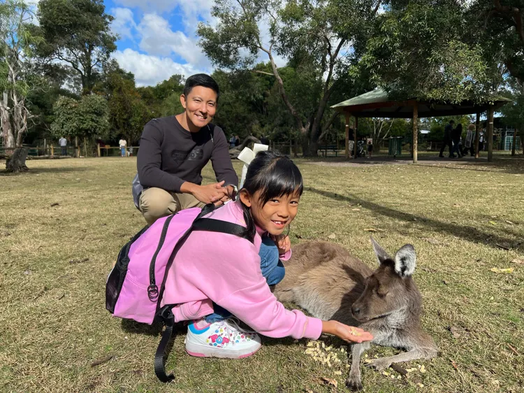 Harper跟小動物相處可以消磨很久很久。Jim提供