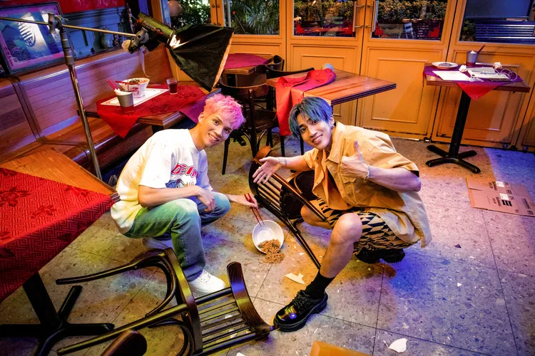 婁峻碩(右)差點被流彈擊中。杰威爾提供