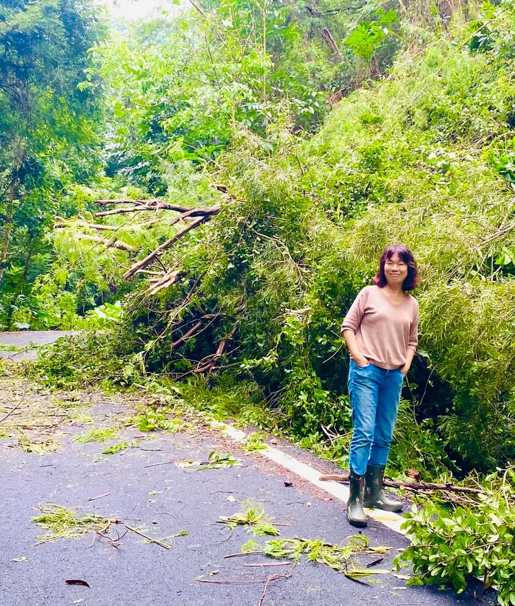 龍應台強震災後赴山區走動。翻攝自龍應台 - Lung Yingtai  臉書粉專