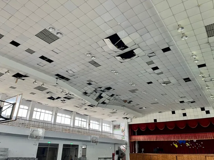 台東東河鄉校園災損。台東縣府提供