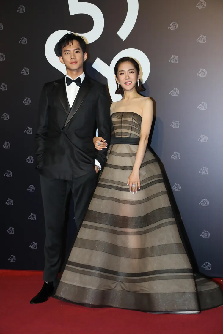 紅毯專業戶楊千霈（右）帶領吳念軒主持。攝影中心攝