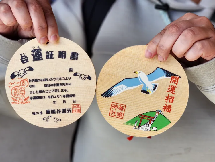 紀念繪馬上面還會標註，你是今年的第幾位被「便便打到」的幸運兒，也算是一種十分特別的紀念品。八戶文化觀光協會提供