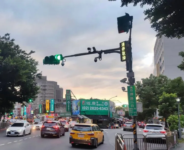 北市目前已啟用8處違規停車科技執法設備。翻攝畫面