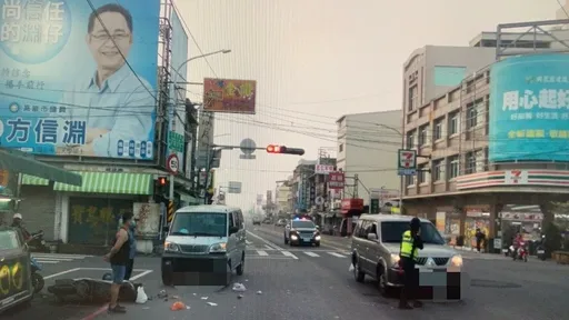 驚悚3秒！嬤闖紅燈遭撞噴　人貼地滑行第2車又補刀