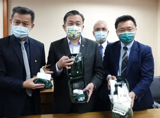 國軍新式急救包開箱! 內含8工具「比照美軍」