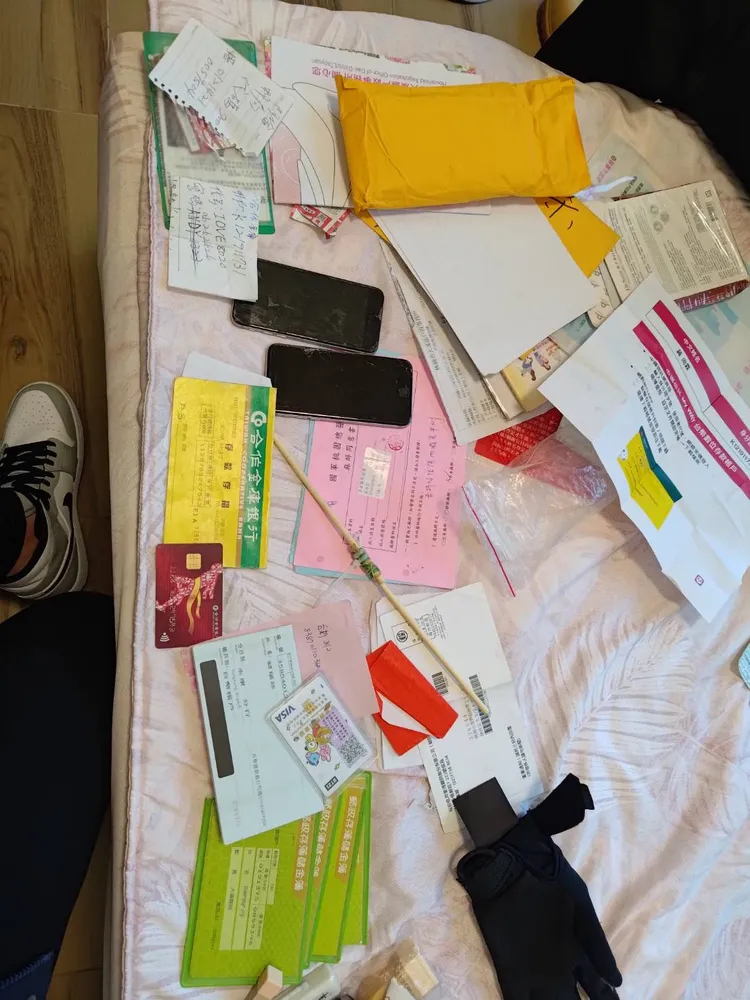 警方查扣相關證物。翻攝畫面