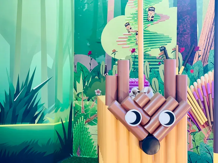 「可愛叢林區」以Pocky抹茶棒配色打造出樹林造景，還設有可愛小動物機關。曾仲葳攝