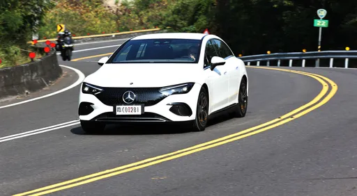 壹蘋試駕｜賓士EQE 300中型純電房車　輕鬆寫意猶如小EQS