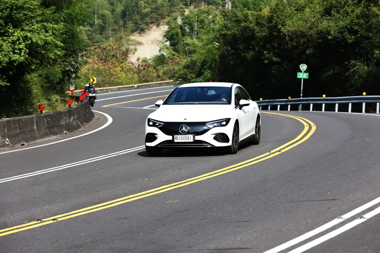 車身更緊湊、路感更明確、操控起來也較俐落。翁玉信攝