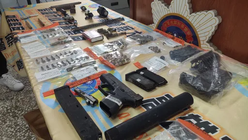 槍砲犯入獄未吐槍枝藏哪裡 警「廢棄車山」撈槍找到了