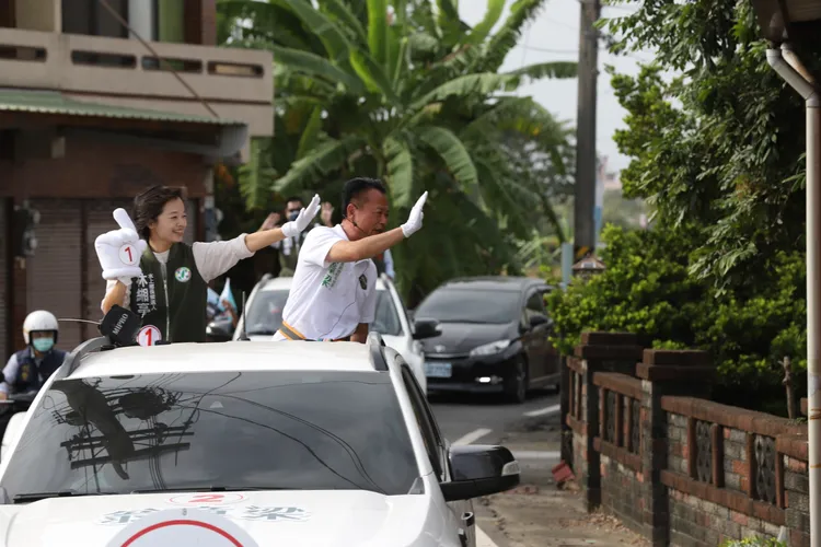 翁章梁目前得票一路領先藍營王育敏。翁章梁競選團隊提供