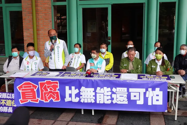 民進黨歷屆議員今天受邀回議會力挺同黨宜蘭縣長候選人江聰淵。林泊志攝