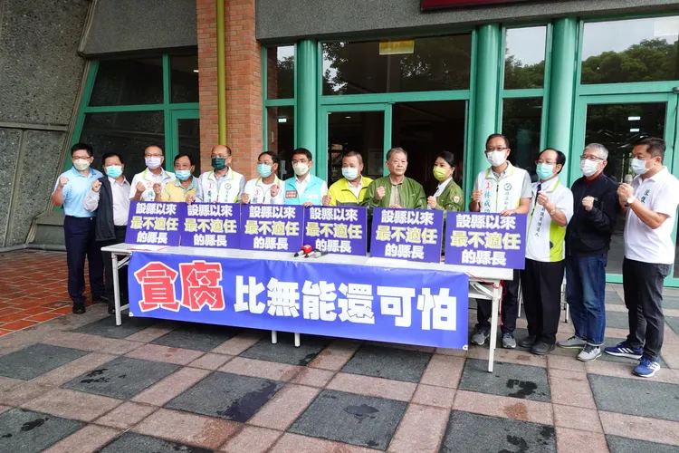 民進黨歷屆議員今天受邀回議會力挺同黨宜蘭縣長候選人江聰淵。林泊志攝