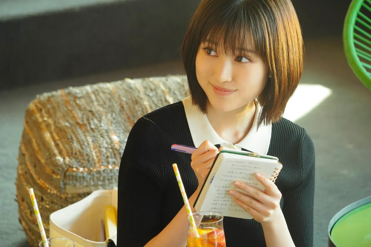 福本莉子在《即使,这份恋情今晚会从世上消失》饰演睡醒就会失忆的女孩。车库娱乐