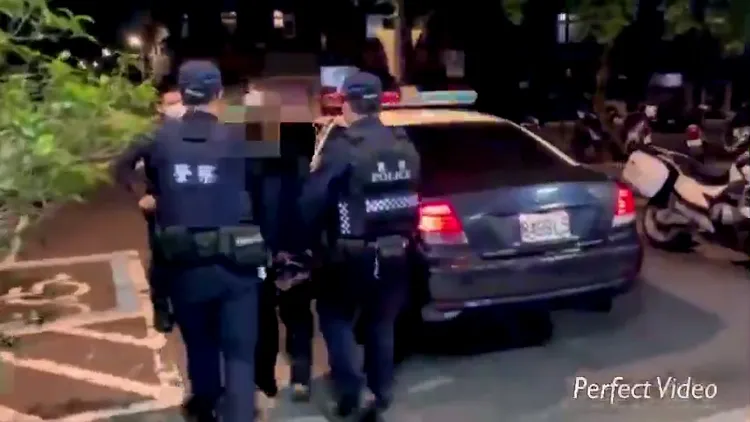 游姓街友被警方移送。翻攝畫面