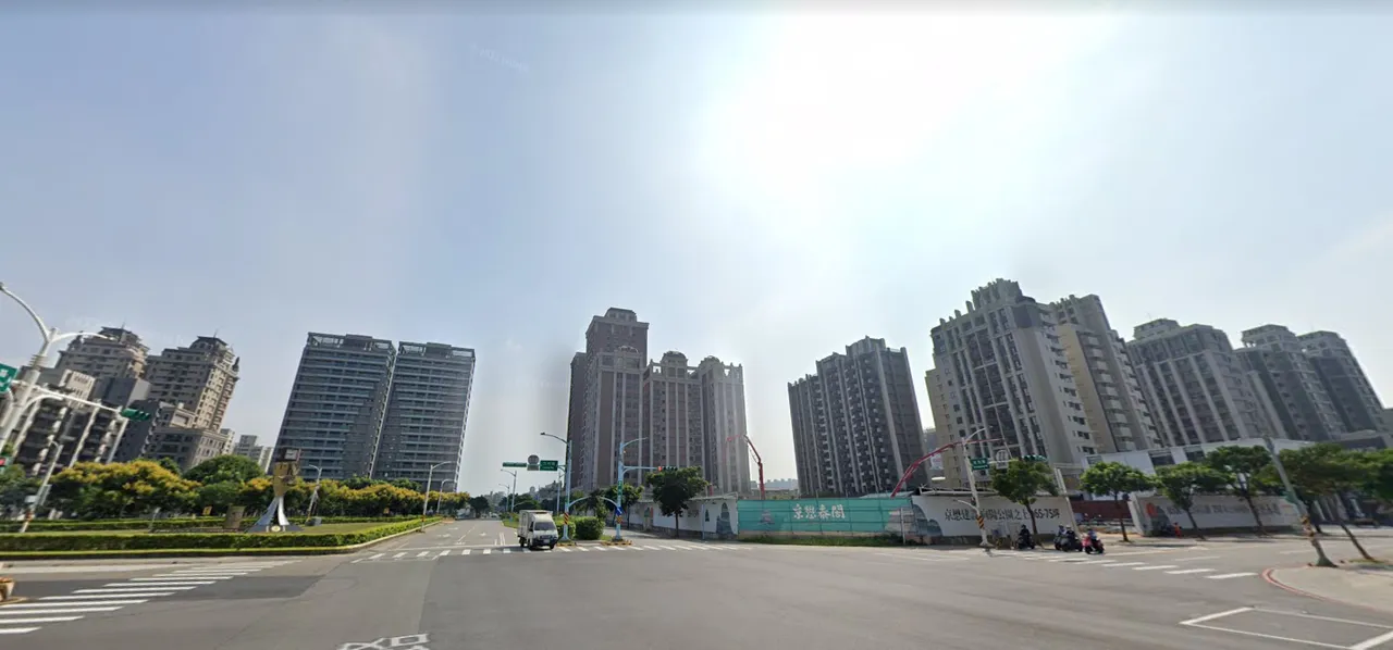 中路特區位置介於桃園火車站和藝文特區兩處成熟的商圈之間，優渥的地段條件向來吸引首購族，圖為正公路一隅。翻攝Google map