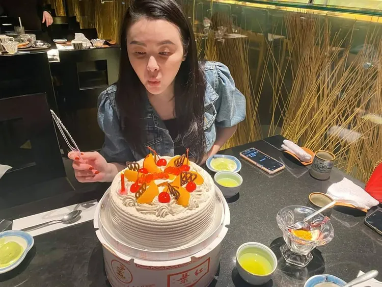 蕭淑慎日前過46歲生日。翻攝梁軒安臉書