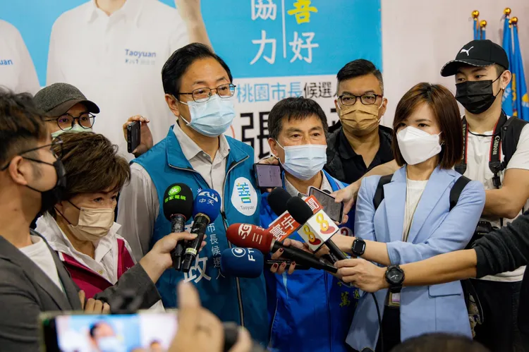 談及對手進攻南桃園，張善政覺得「沒有用」，因為他們過去幾年的政績已經讓人家看破手腳，現在這個等於是臨時磨刀。張善政競辦提供