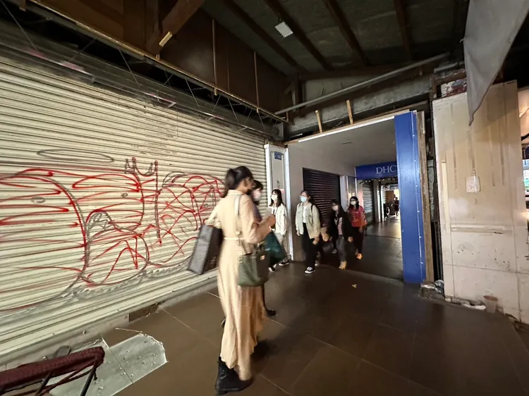 三民路上店面租金最高，但也隨處可見空租狀況。王鈞生攝