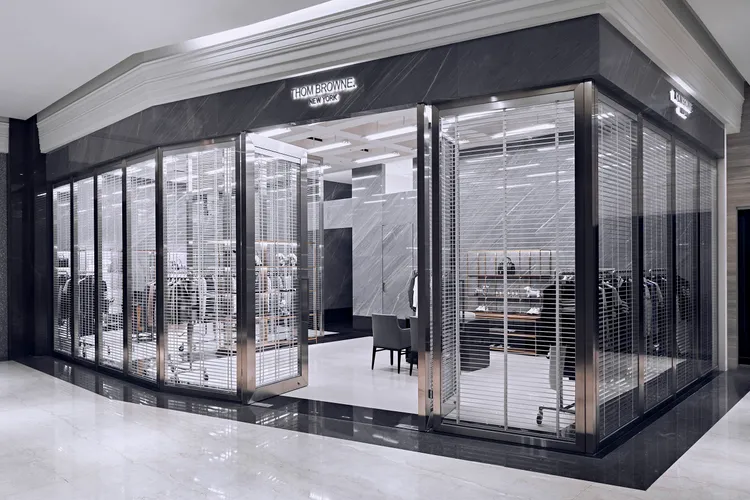 THOM BROWNE微風南山專門店設計充滿極簡線代氣息。品牌提供