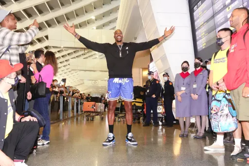 前NBA球星「魔獸」來了 首晚下榻林口4星國際酒店25坪大套房