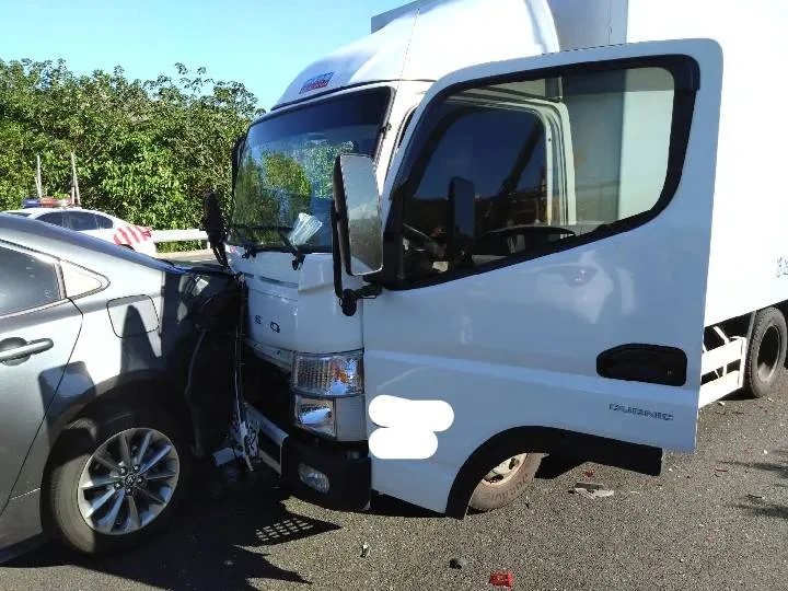 警方已將車禍事故車輛排除。翻攝畫面