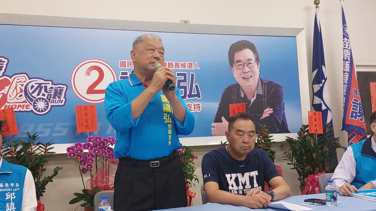 前縣長傅學鵬指他走訪18鄉鎮市基層，感覺謝福弘選情如倒吃甘蔗。楊永盛攝