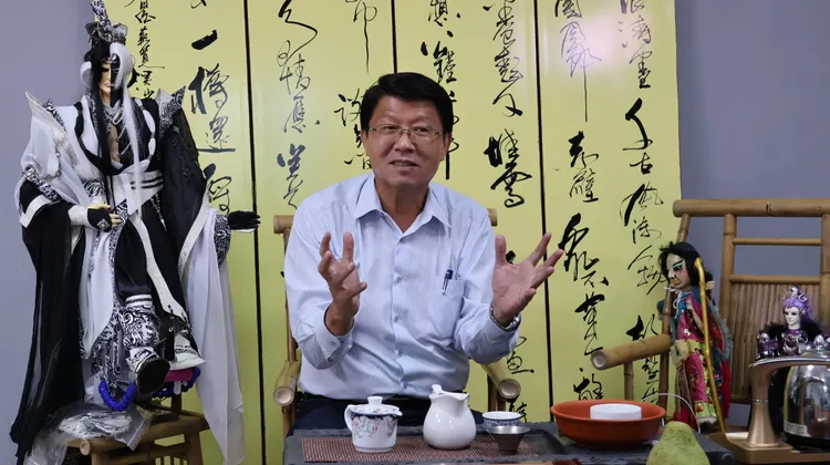 謝龍介談起首任議員揭弊的過往，註定走上從政不歸路。侯昌騰攝