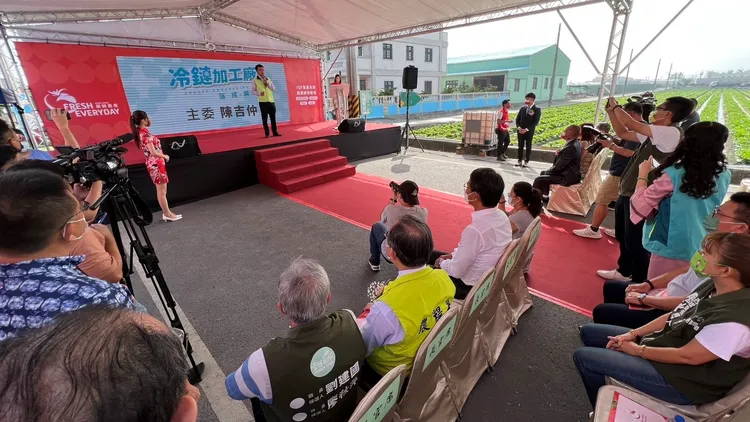 陳吉仲直言對農民封街曬花生相當介意，將協助解決落花生收成後乾燥問題。魏嘉良攝