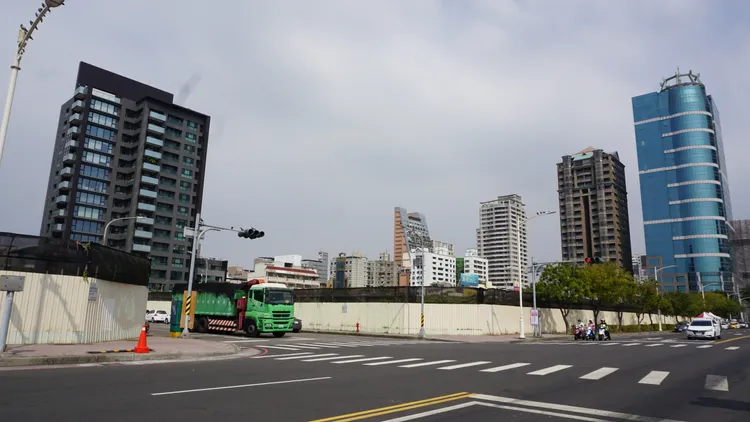 建商最怕代銷洗業主，先賣好賣的，把難賣的樓層戶型拉高單價待未來進行銷售。葉家銘攝