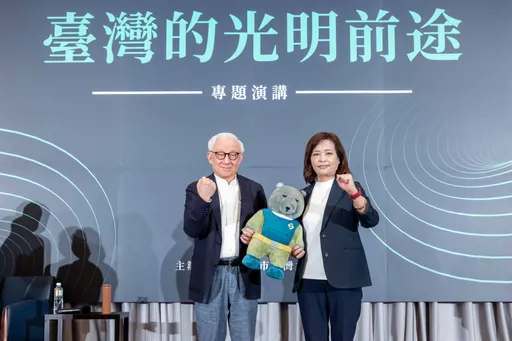 中國就是流氓!曹興誠回新竹演講與沈慧虹同台 強調「沒民主的飯難吃」