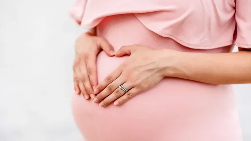 準婆婆稱「未婚先孕」要給夫家聘金 她求助:哪裡真有這習俗?