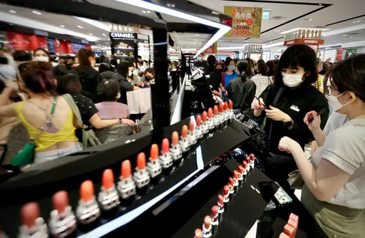 口罩將鬆綁！社交商機提前引爆　百貨唇膏狂銷一座陽明山高度