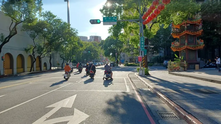 新北市政府重申，選前之夜係屬大型集會活動，應以安全為最大考量，請勿誤導及轉移焦點。新北市府提供