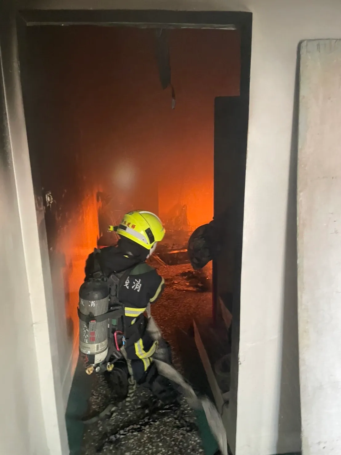 起火點在小房間內棉被。民眾提供