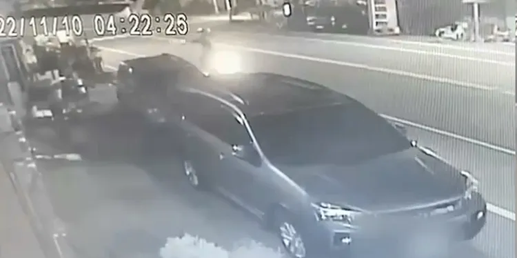 槍手持衝鋒槍掃射。警方提供