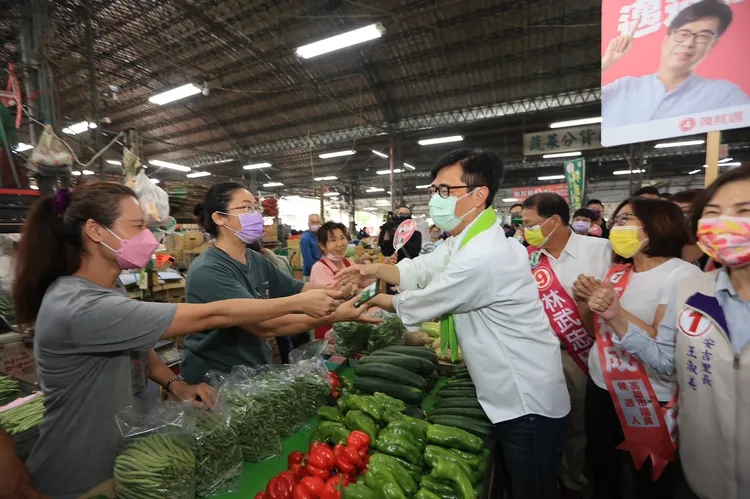 陳其邁今到市場拜票。陳其邁陣營提供
